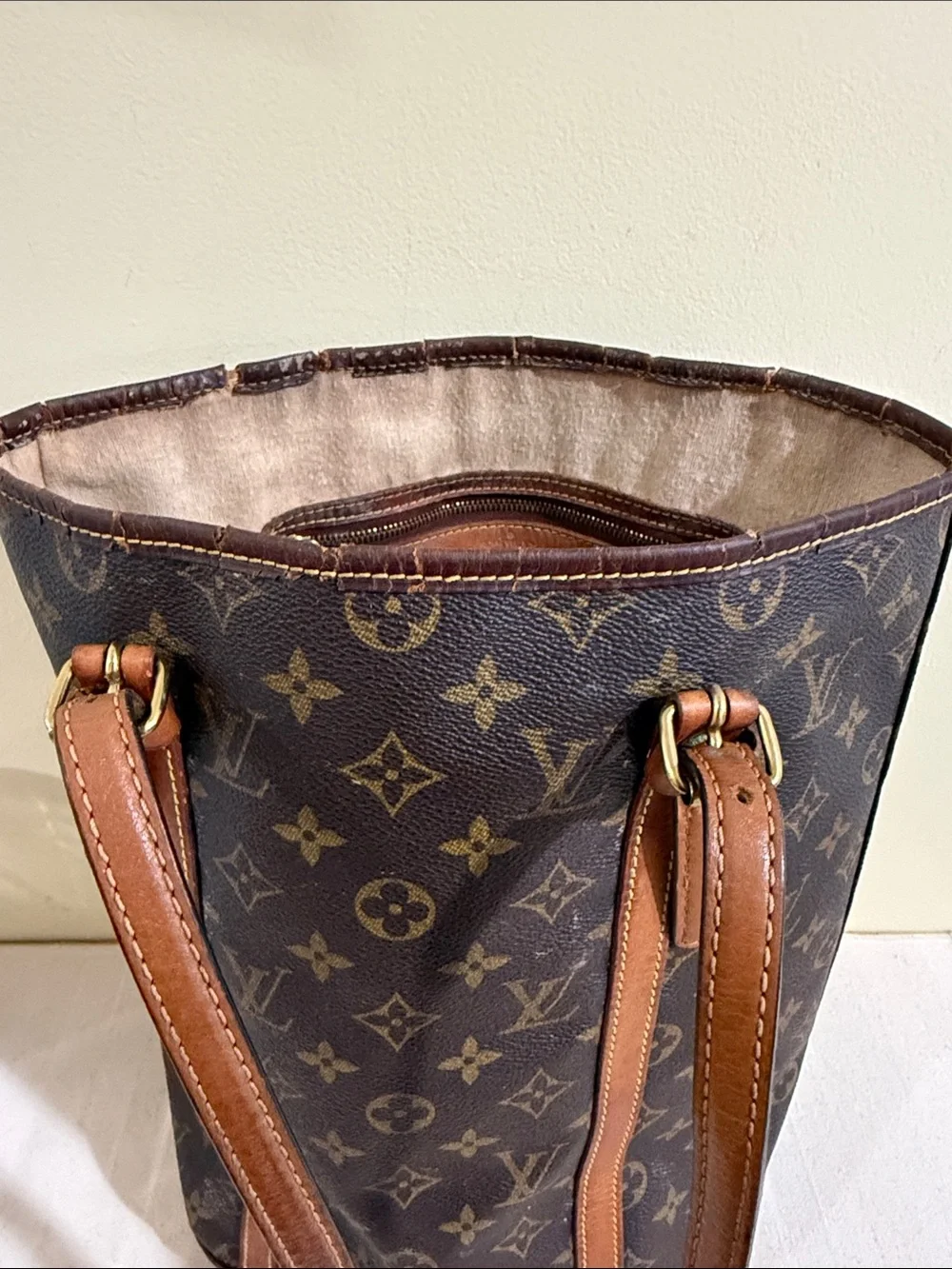 Authentic Louis Vuitton monogram vintage Louis Vuitton bucket shoulder bag
